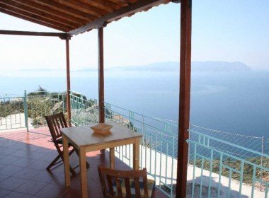 GH90 Clifftop Cottage