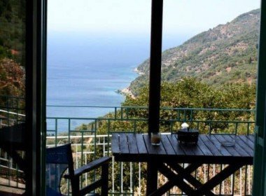 GH90 Clifftop Cottage